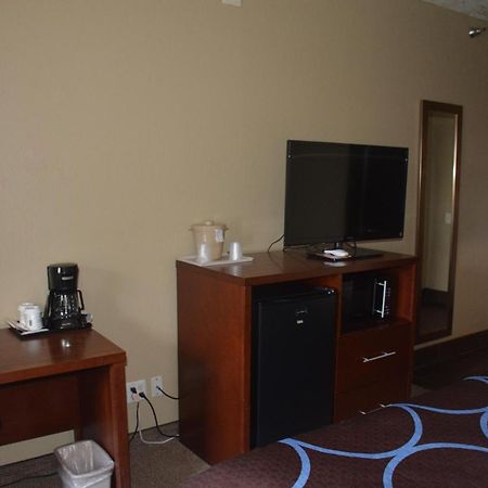 Super 8 By Wyndham Altoona Hotel Eksteriør billede