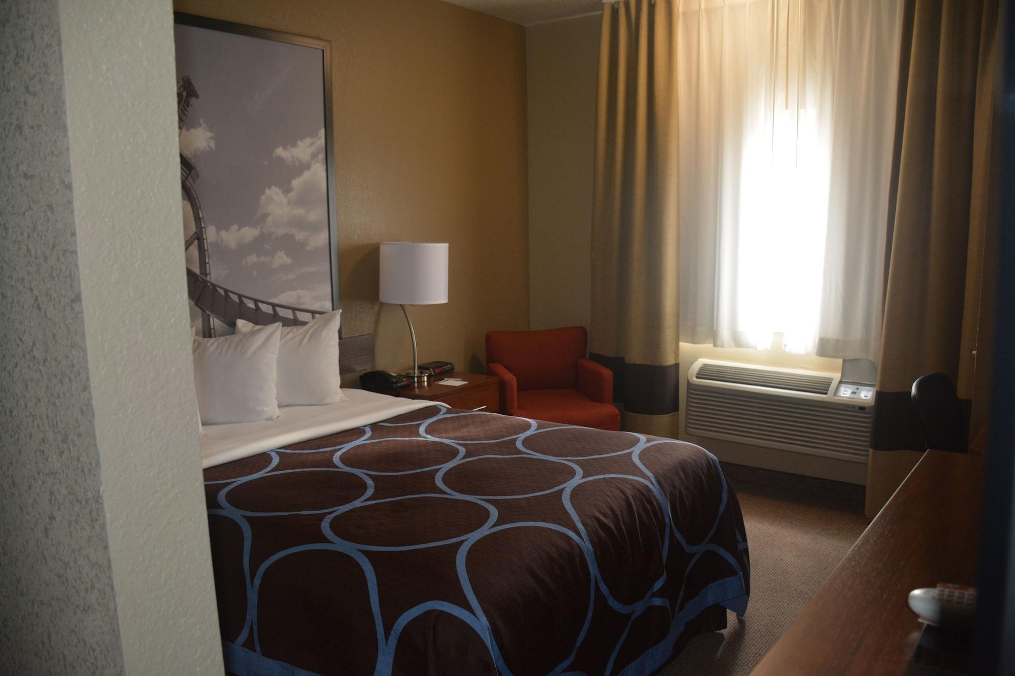 Super 8 By Wyndham Altoona Hotel Eksteriør billede